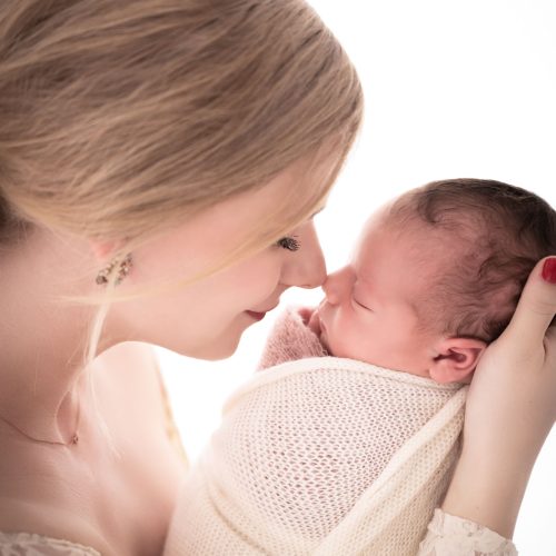 Endlose Liebe - Mummy & Me Bilder beim Babyshooting - Siebenschön Photography - ausgezeichnete Babyfotografin Lisa Berger in Oelde und Umgebung