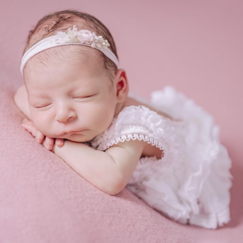 Beanbagpose - rosa - kleines Mädchens - Siebenschön Photography - ausgezeichnete Babyfotografin Lisa Berger in Ahlen und Umgebung